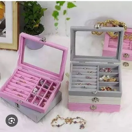 Joyero Organizador de Terciopelo Mediano con Tapa Transparente y Broche